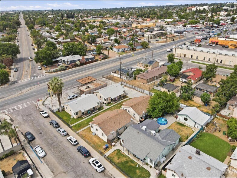 More Photos Of 2212 Lake St, Bakersfield Apartments For Sale