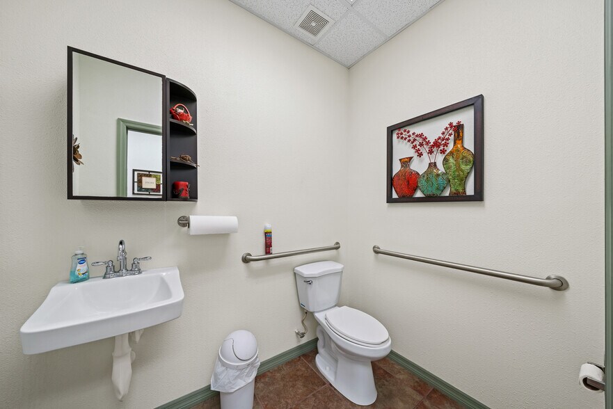 More Photos Of 18820 Sakera Rd, Hudson Warehouse For Sale