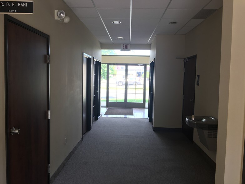 More Photos Of 17266 Mack Ave, Grosse Pointe Office For Sale