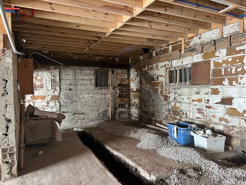 More Photos Of 1605 Broadway, Lorain Storefront Retail Residential For Sale