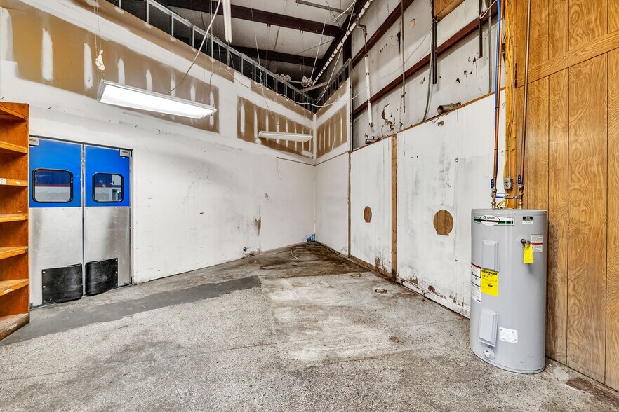 More Photos Of 510 Glade st, Glade Spring Supermarket For Sale