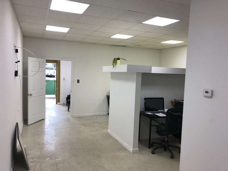 More Photos Of 3815 Bunker Hill Rd, Brentwood Warehouse For Sale