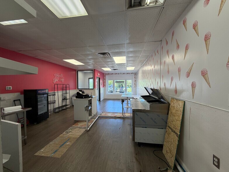 More Photos Of 36 Beach Rd, Monmouth Beach Storefront Retail Office For Lease