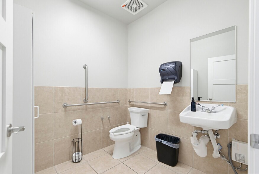 More Photos Of 349 Lake Havasu Ave S, Lake Havasu City Office For Sale