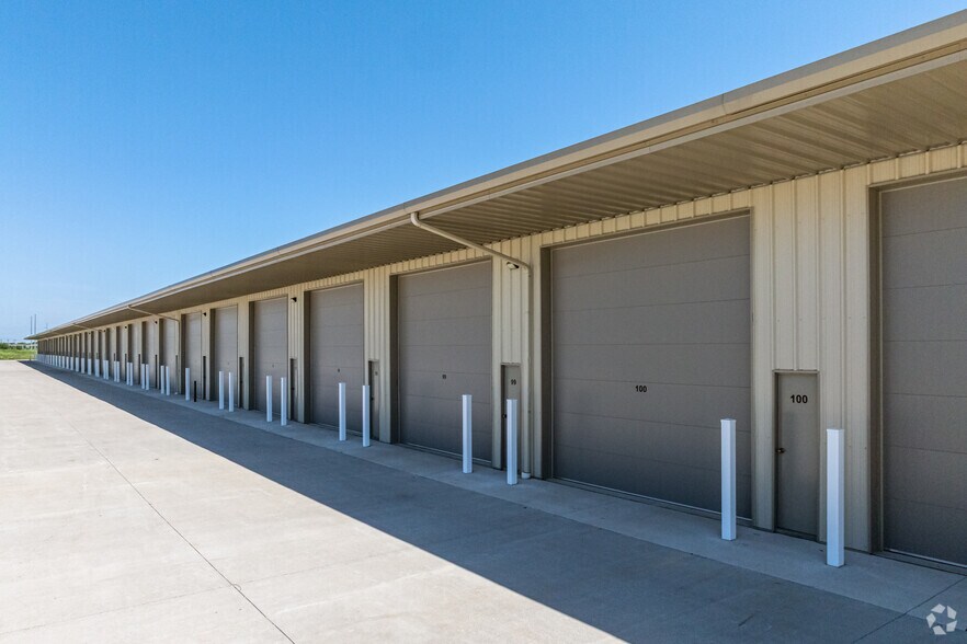 More Photos Of 14600 N US Highway 169, Smithville Self Storage For Lease