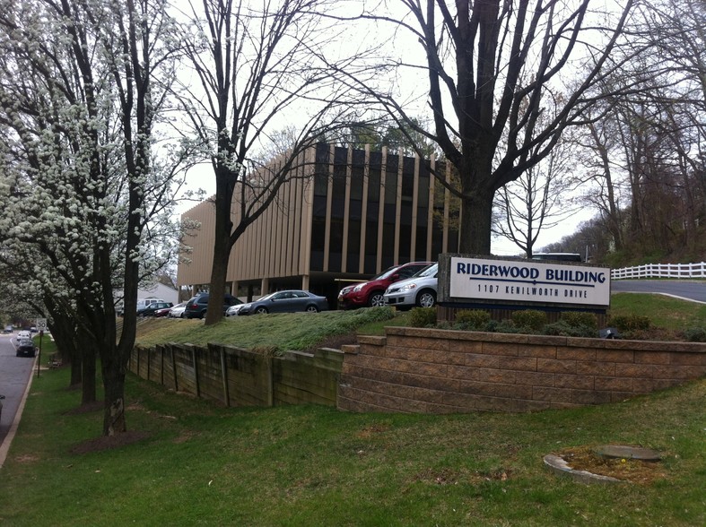 Primary Photo Of 1107 Kenilworth Dr, Towson Medical For Lease