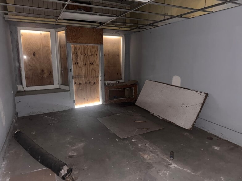 More Photos Of 369-371 S Central Ave, Columbus Bar For Sale