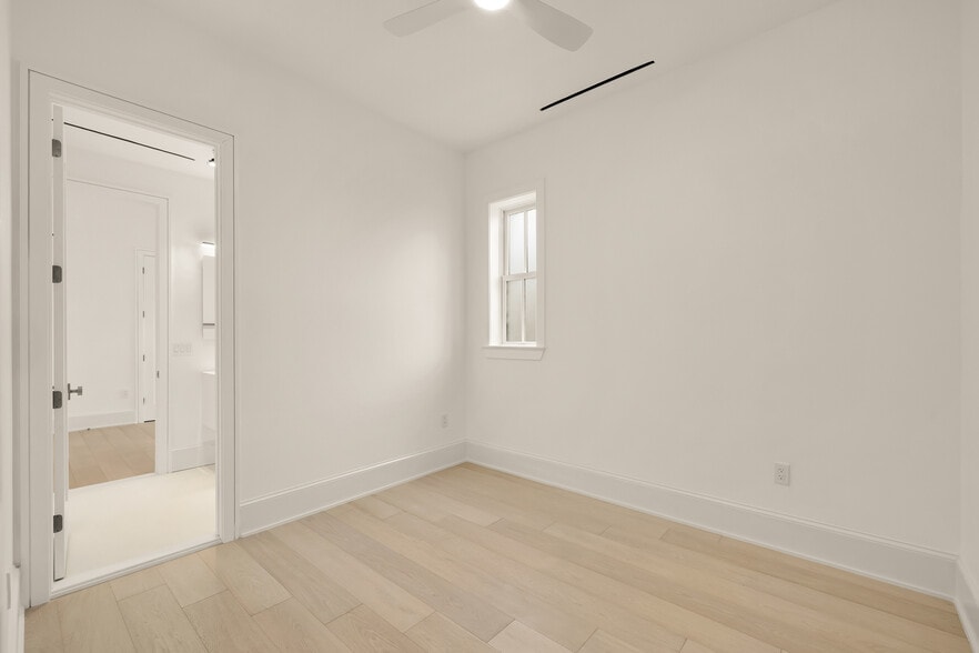 More Photos Of 329 8th St NE, Washington Office For Sale