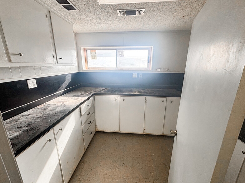 More Photos Of 3803 Mankins Ave, Odessa Warehouse For Sale