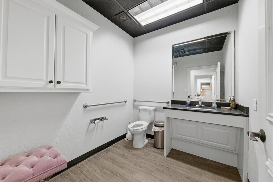 More Photos Of 5017 Colleyville Blvd, Colleyville Office For Sale