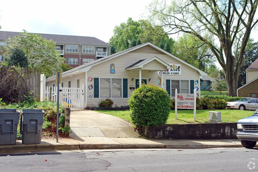 More Photos Of 229 Fox St, Charlotte Daycare Center For Sale