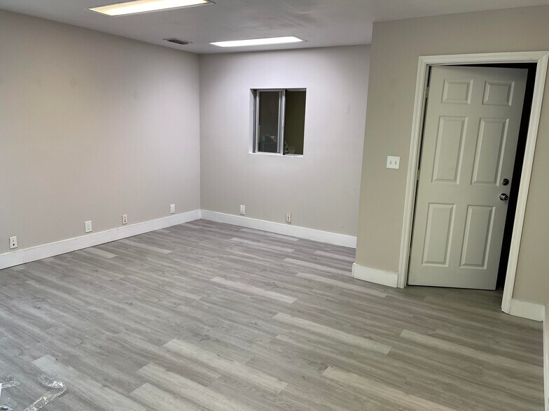 More Photos Of 196 NE Chestnut Ave, Lake City Warehouse For Sale