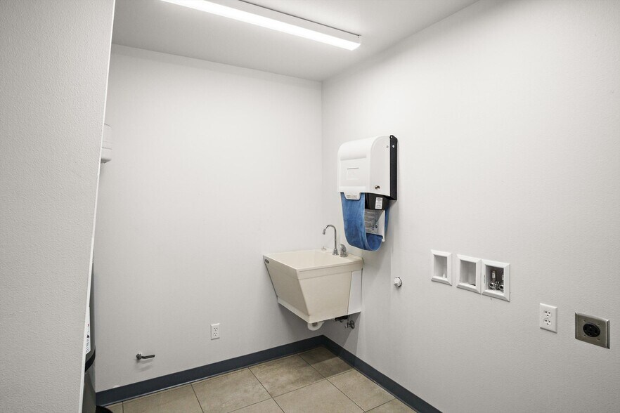 More Photos Of 548 Basin St SW, Ephrata Service For Sale