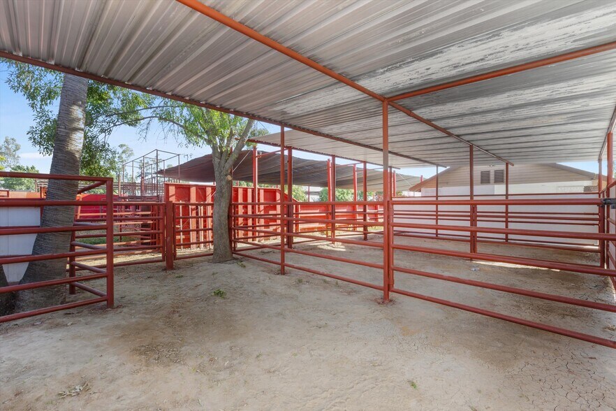 More Photos Of 11475 Garzoli Ave, Delano Horse Stables For Sale