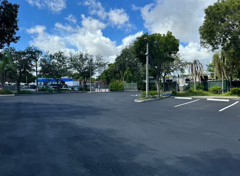 More Photos Of 4381 N Dixie Hwy, Deerfield Beach Freestanding For Lease