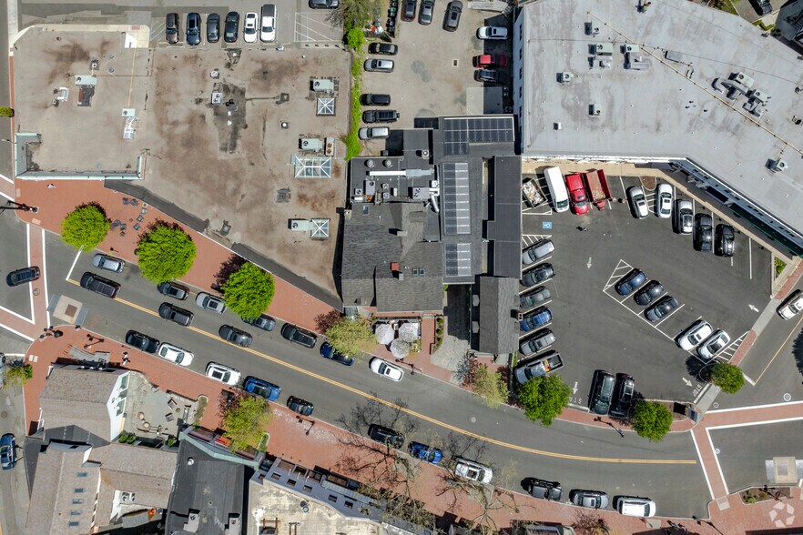 More Photos Of 146-154 Main St, Westport Freestanding For Lease