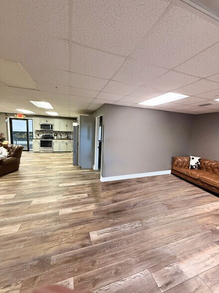 More Photos Of 435 S Air Park Rd, Edgewater Manufacturing For Sale