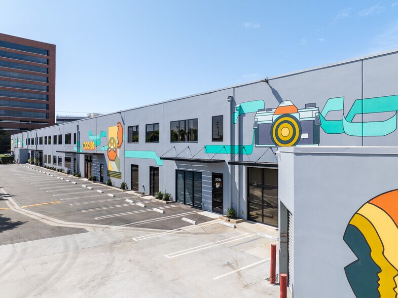 More Photos Of 2036-2048 Armacost Ave, Los Angeles Loft Creative Space For Lease
