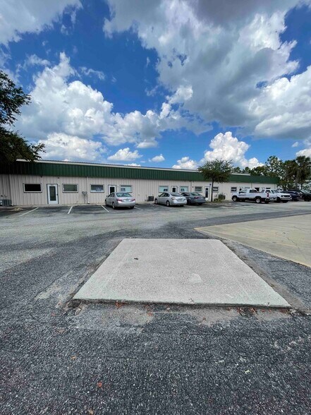 More Photos Of 6618-6628 26th Ct E, Sarasota Warehouse For Lease