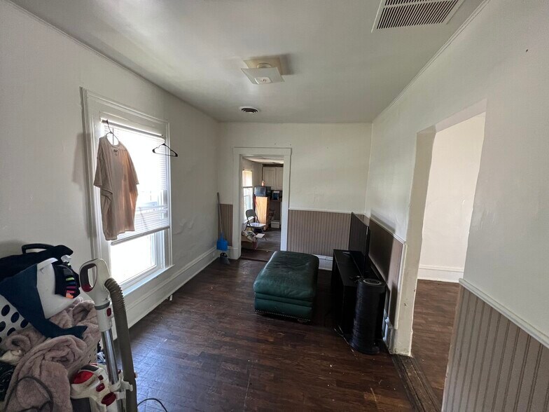 More Photos Of 1208 W White Oak St, Independence Apartments For Sale