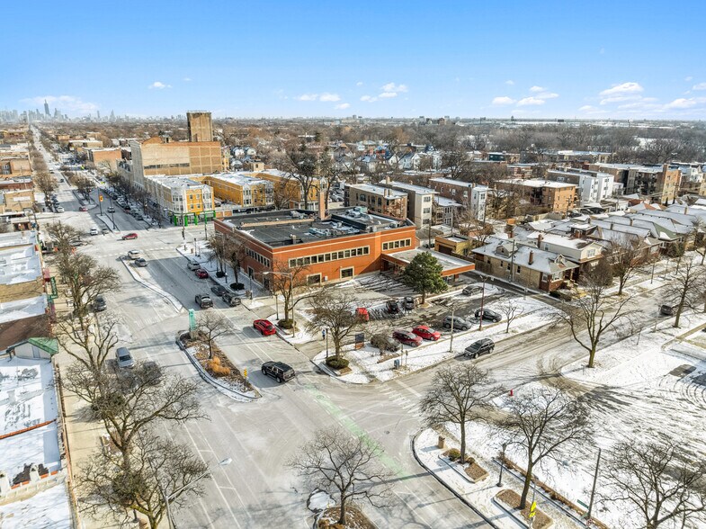 More Photos Of 11 W Madison Ave, Oak Park Office For Sale