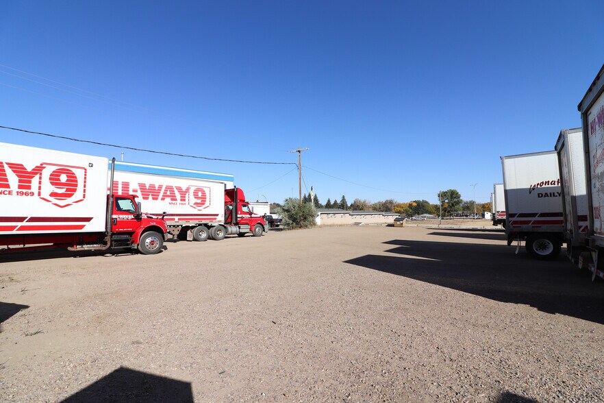 More Photos Of 662 15 St SW, Medicine Hat Industrial For Sale