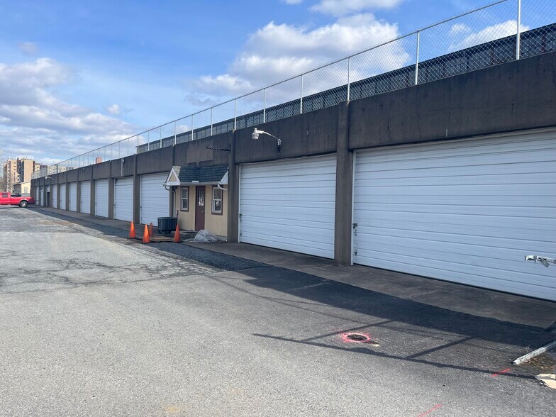 More Photos Of 425 N 1st St, Hershey Industrial For Lease