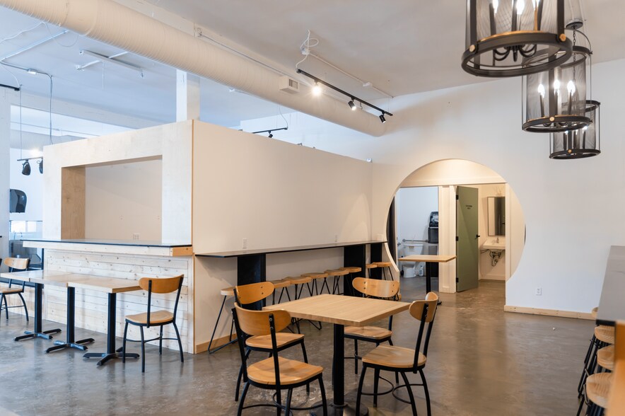 More Photos Of 417 Riverfront Av SE, Calgary Restaurant For Lease