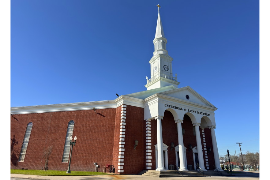 More Photos Of 9101 Airline Dr, Houston Religious Facility For Sale