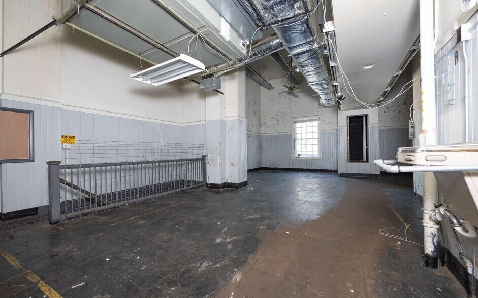 More Photos Of 400 S Ohio Ave, Live Oak Post Office For Sale