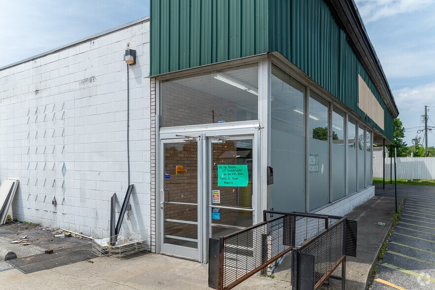 More Photos Of 412 Wurtland Ave, Greenup Freestanding For Lease