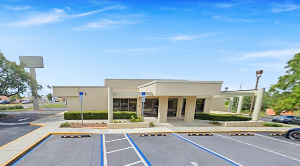 More Photos Of 6023 Spring Hill Dr, Spring Hill Bank For Sale