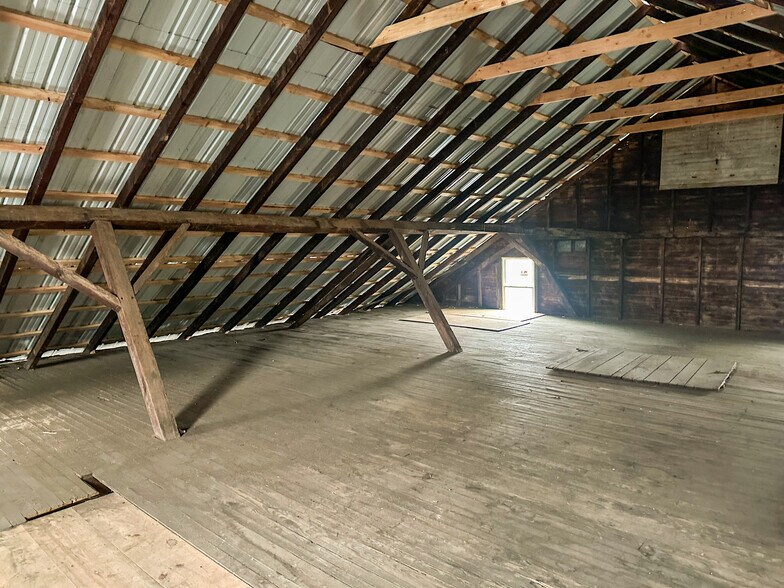 More Photos Of 9 Republic Aly, New Freedom Light Manufacturing For Sale