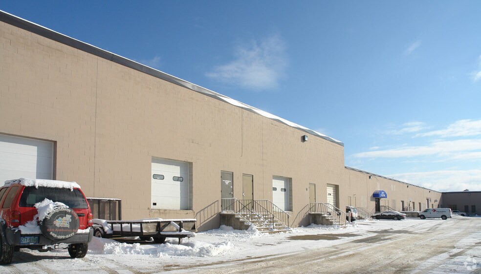 More Photos Of 522 Amherst St, Nashua Showroom For Lease