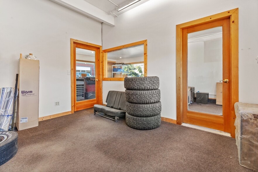 More Photos Of 397 Highway 119, Nederland Auto Repair For Sale