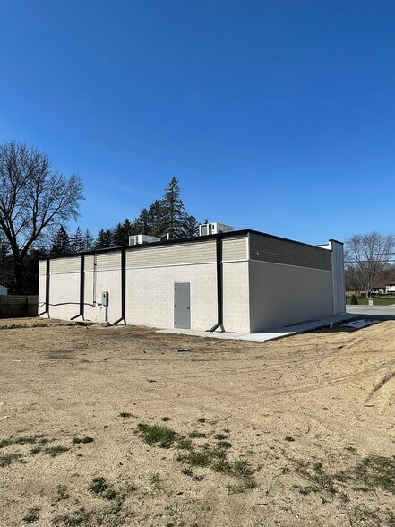 More Photos Of 8960 Sashabaw Rd, Clarkston Freestanding For Sale