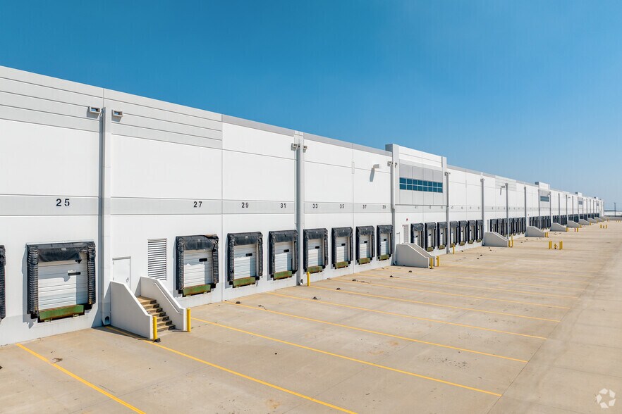 More Photos Of 5690 Industrial Pky, San Bernardino Distribution For Lease