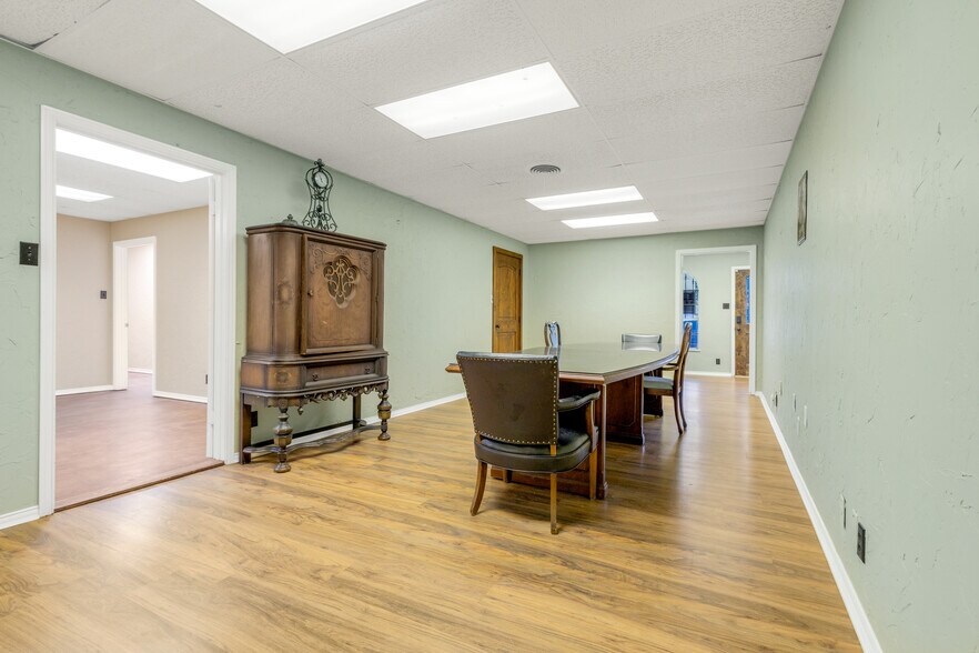 More Photos Of 101 S Main St, Quitman Office For Sale