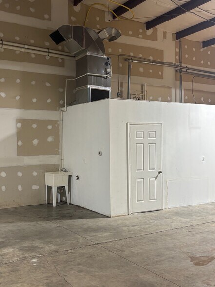 More Photos Of 3350 Patuxent River Rd, Davidsonville Warehouse For Lease