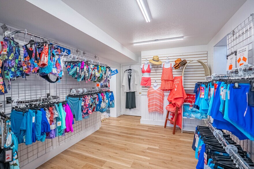 More Photos Of 8 Sunset Hills Ct, Sunrise Beach Storefront For Sale