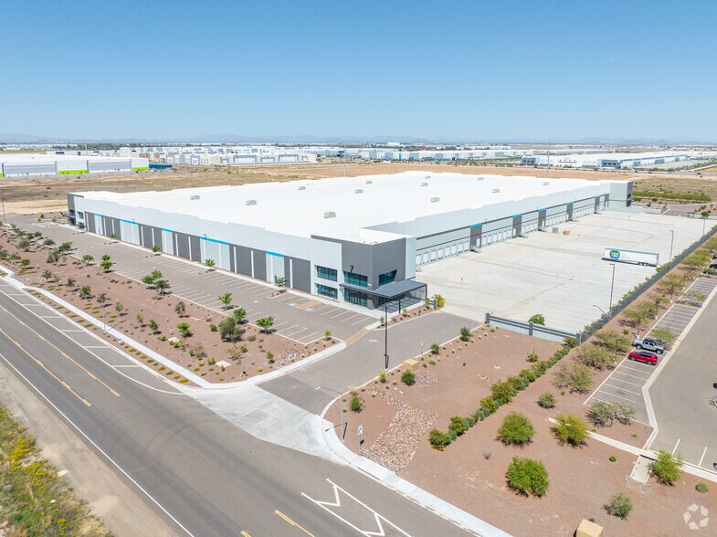 More Photos Of 6235 N Cotton Ln, Litchfield Park Distribution For Lease