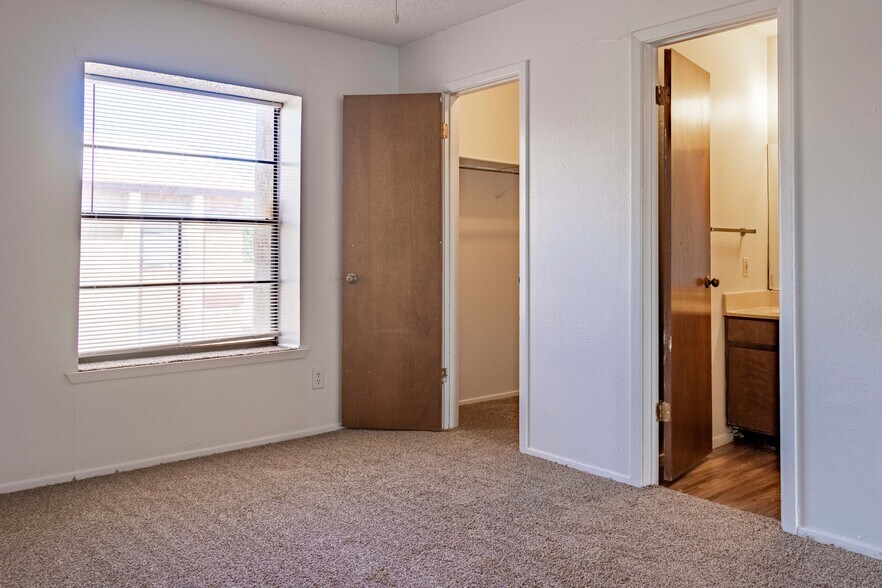 More Photos Of 1102 Sherman Ave, Levelland Apartments For Sale