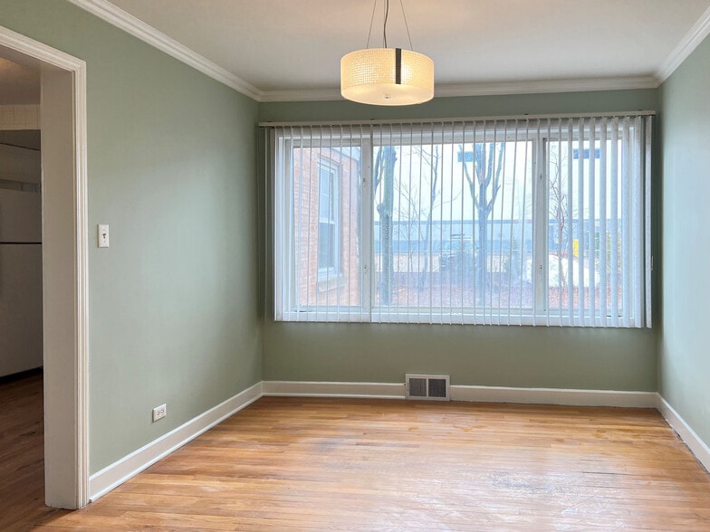 More Photos Of 5421 Howard, Skokie Office For Lease