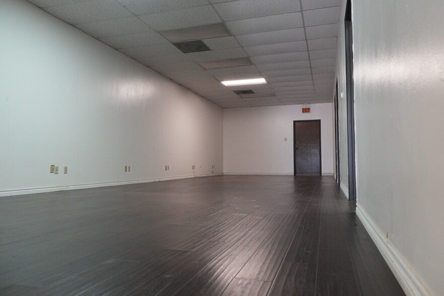More Photos Of 501 Industrial Dr, Richardson Warehouse For Lease
