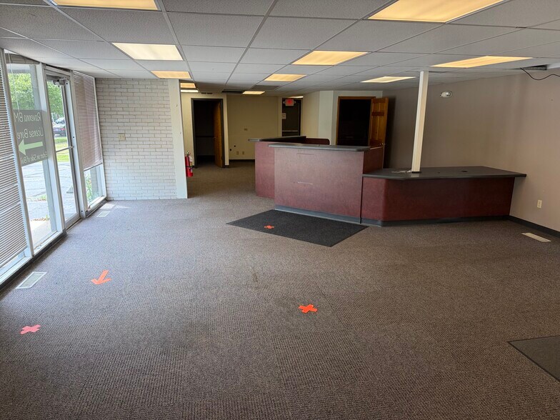 More Photos Of 444 S Meridian St, Ravenna Medical For Lease