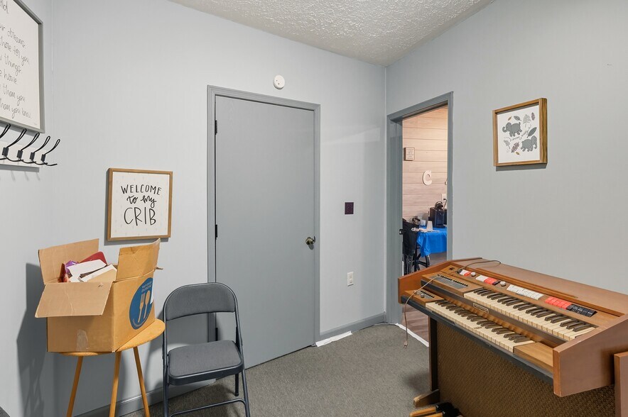 More Photos Of 1400 Paradise View St, Mansfield Office For Sale