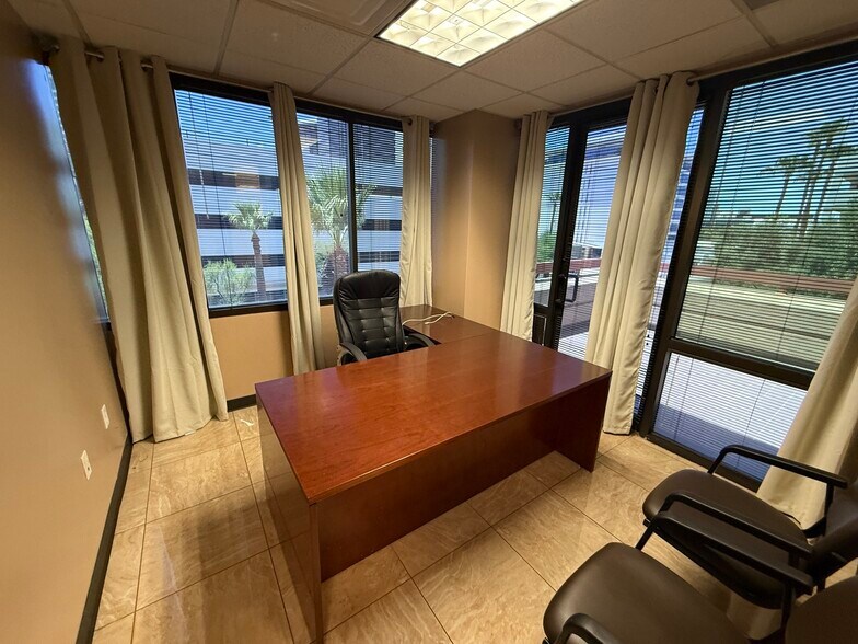 More Photos Of 202 E Earll Dr, Phoenix Medical For Sale