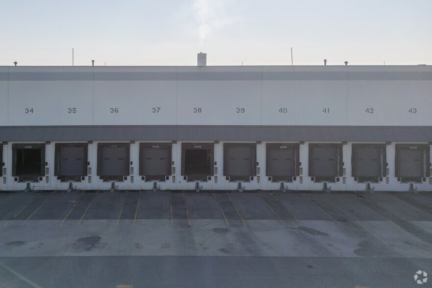 More Photos Of 18111 Blundell Rd, Richmond Distribution For Lease