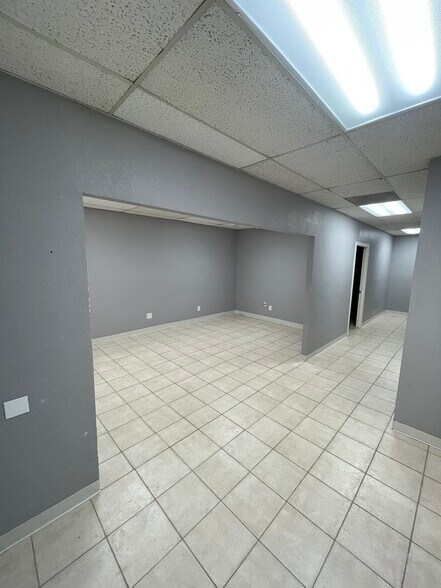 More Photos Of 1010 Villa Dr, Euless Storefront Retail Office For Lease