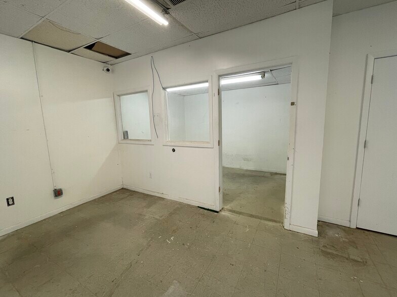 More Photos Of 1750 S Ronald Reagan Blvd, Altamonte Springs Warehouse For Lease